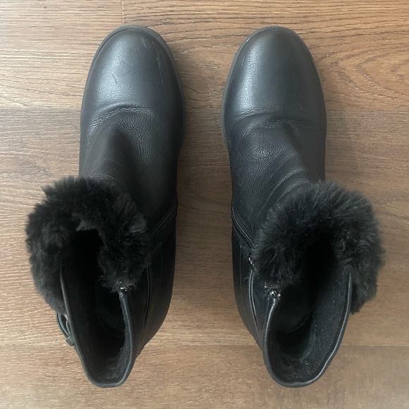 Aquatalia By Marvin K. Women's Black Cameron Faux Fur Trim Wedge Bootie Size 6.5 - Picture 12 of 14